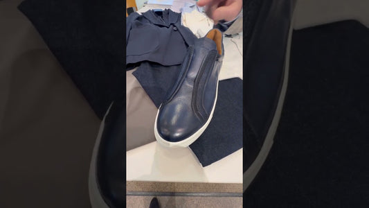 Title:
The Ultimate Fradi Blue Blazer: A Must-Have for Your Wardrobe