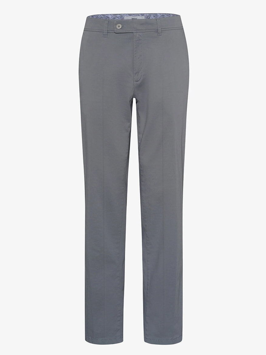 The Brax Evans Kapok Hi-Flex Pants in Silver are straight-leg men's pants with a button and zip closure, crafted from a comfy cotton blend. They feature side pockets, waistband detail, and offer a regular fit for everyday wear.