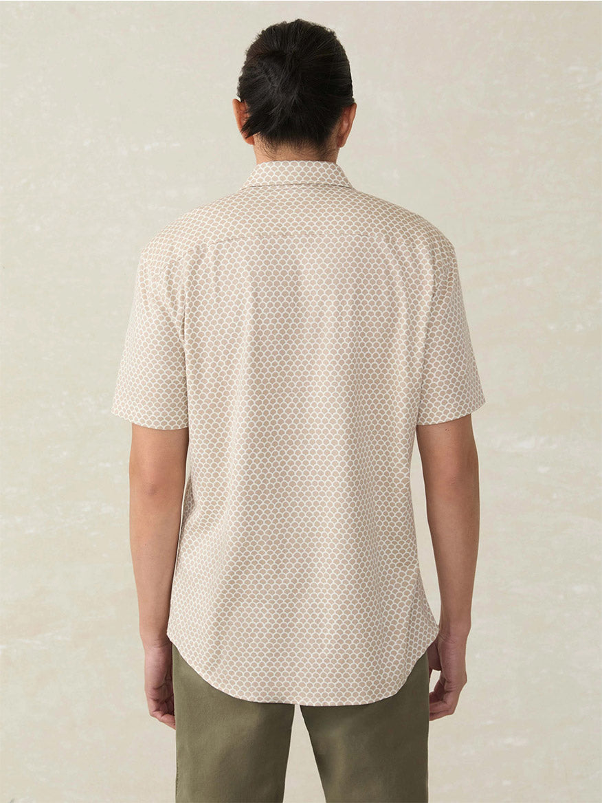 Faherty Brand Short-Sleeve Hermosa Shirt in Island Sand Fishscale