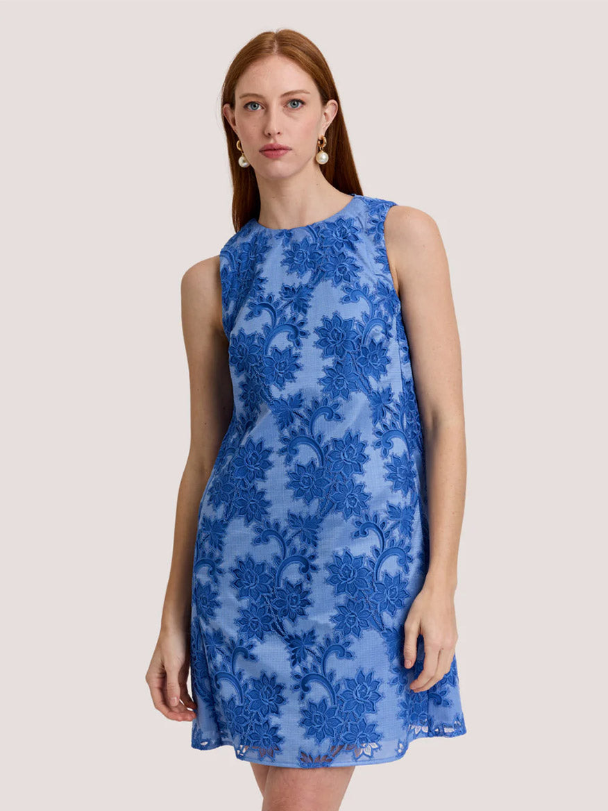 Courtney Sleeveless Floral Motif Lace Dress Lake Blue / M