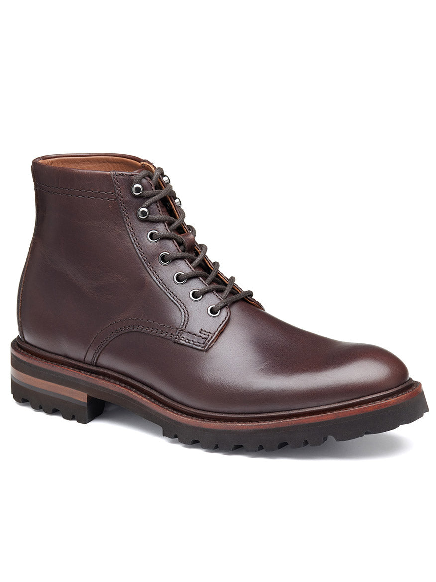 The J & M Collection Dudley Lug Plain Toe Boot in Dark Brown Full Grain features a rugged sole, contrast stitching, and a brown heel detail. This boot is crafted from brown calfskin leather with a durable Goodyear welt for added longevity and an EXTRALIGHT outsole for superior comfort.