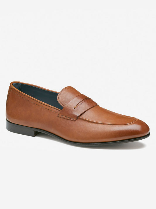 The J & M Collection Taylor Penny loafer in tan Italian full grain leather boasts a classic almond-shaped toe, low heel, and leather-covered footbed. Crafted with meticulous attention to detail for timeless style, these loafers proudly hail from Italy.