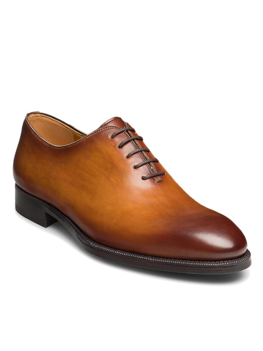 A single brown leather Magnanni Hawkins in Cuero oxford shoe on a white background.