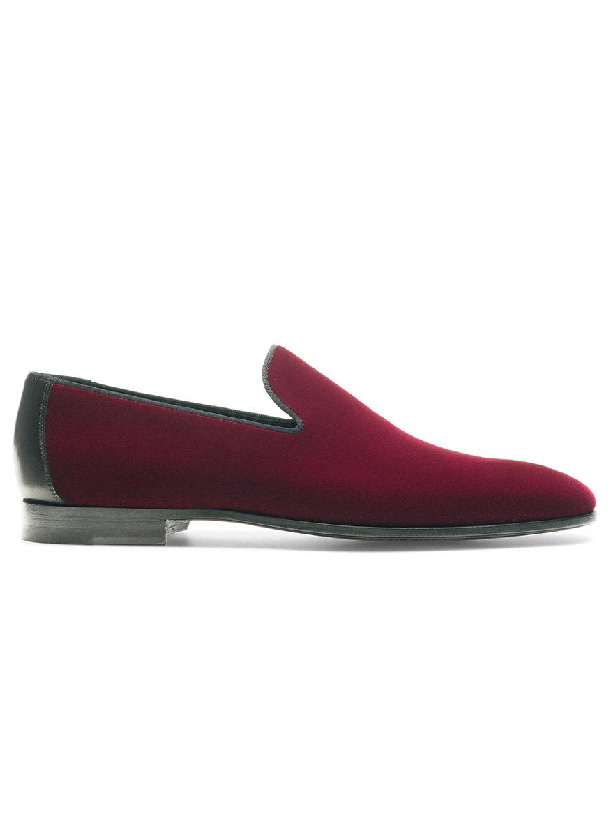 A single elegant Magnanni Jareth in Burgundy Velvet slipper with a low heel and black trim, isolated on a white background.