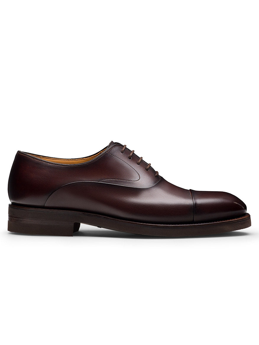 Discover timeless elegance with the Magnanni Omega in Midbrown, a premium calfskin oxford shoe featuring a polished brown leather finish, cap toe, and lace-up design with a dark sole.