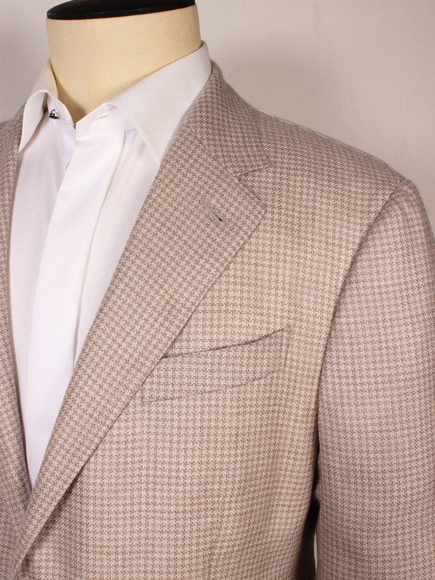 A close-up of the Zegna Cream Houndstooth Cashmere Blend Sport Jacket with notch lapels, styled over a white dress shirt on a mannequin.