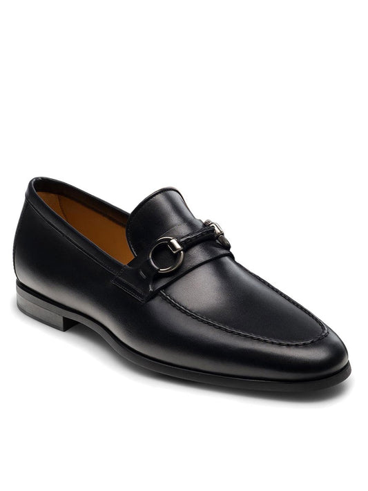 A Magnanni Diago II in Black leather loafer with a buckle on the side from the Línea Flex Collection.