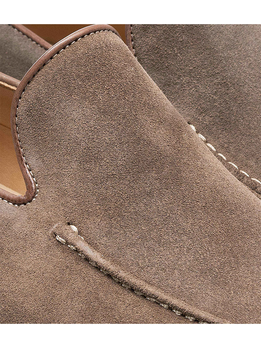 Close-up of a pair of brown suede Magnanni Lecera in Torba Suede with detailed stitching. The shoes have a smooth texture, a simple yet elegant design, and feature Magnanni's Línea Flex construction for added comfort.