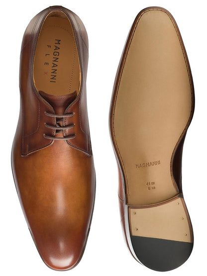 A pair of brown Magnanni Maddin in Tabaco derby shoes made of leather on a white background.