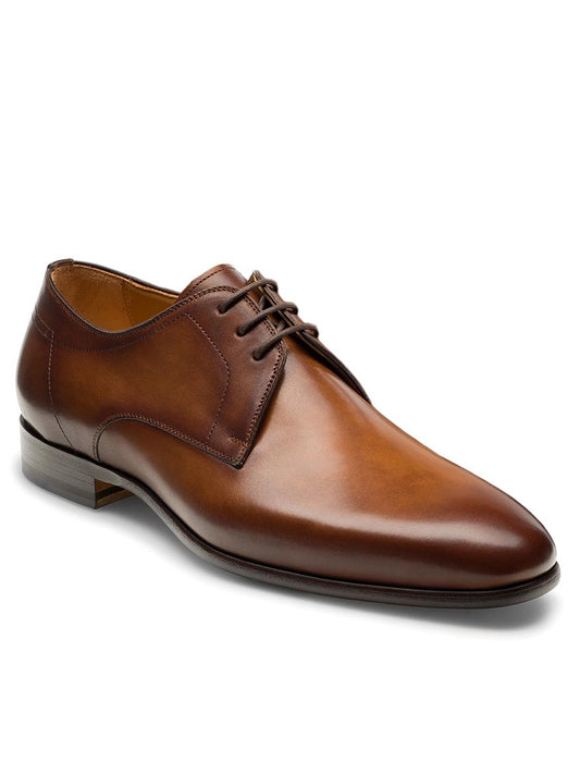 A Magnanni Maddin in Tabaco men's brown derby shoe made with leather, showcased on a white background.