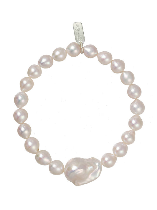 Margo Morrison Extra Small Baroque Pearl Stretch Bracelet with a heart-shaped charm on a white background.