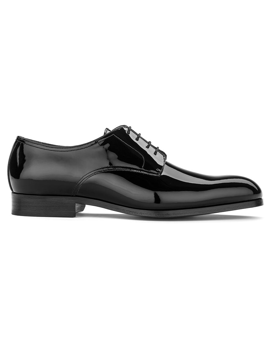 A To Boot New York Aalborg in Black with a low heel and lace-up design, offering a polished leather finish for a modern look. Photographed from the side on a white background, it ensures a secure fit.