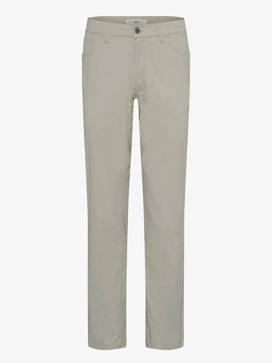 Brax Chuck U Ultralight Pants in Cosy Linen isolated on a white background.