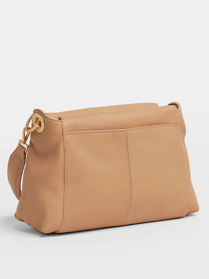 The Hammitt Los Angeles Bryant Medium Crossbody Bag in Toast Tan is a chic beige leather handbag made from pebbled tan leather, featuring an adjustable shoulder strap and a gold-tone clasp. Perfect as both a crossbody and shoulder bag, it combines versatility with timeless style.