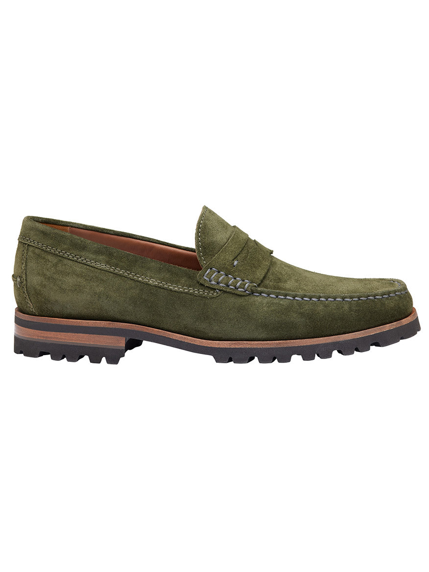 The J & M Collection Baldwin Lug Penny in Olive English Suede from Johnston & Murphy features an XL EXTRALIGHT® EVA outsole, detailed stitching, and a penny strap on top. This loafer showcases a low heel and slip-on design, embodying handsewn moccasin craftsmanship.