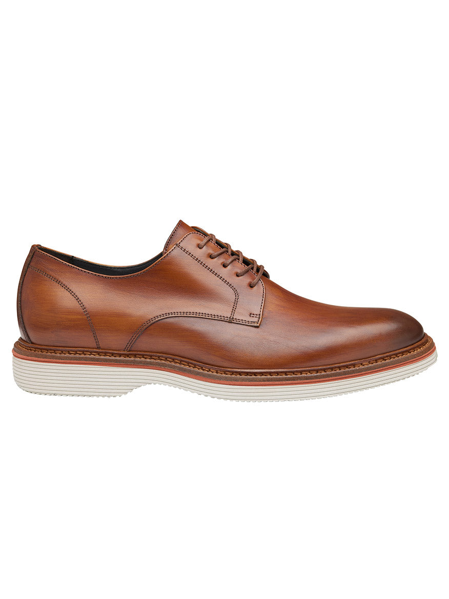 A single tan Italian calfskin leather dress shoe from the J & M Collection Jenson Plain Toe with a white XL EXTRALIGHT® High Abrasion EVA sole, side view.