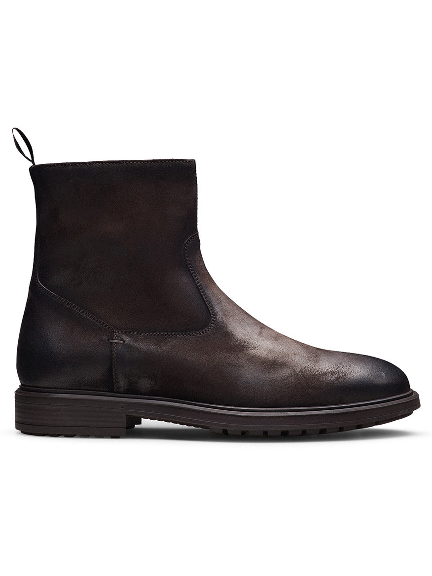 The Magnanni Atlas Zip in Waxed Brown Suede is a men’s ankle boot, handmade in Portugal, featuring a side zipper, round toe, and a low treaded sole. Presented against a white background, this brown suede boot is designed for lightweight comfort and seamlessly blends refined craftsmanship with everyday wearability.