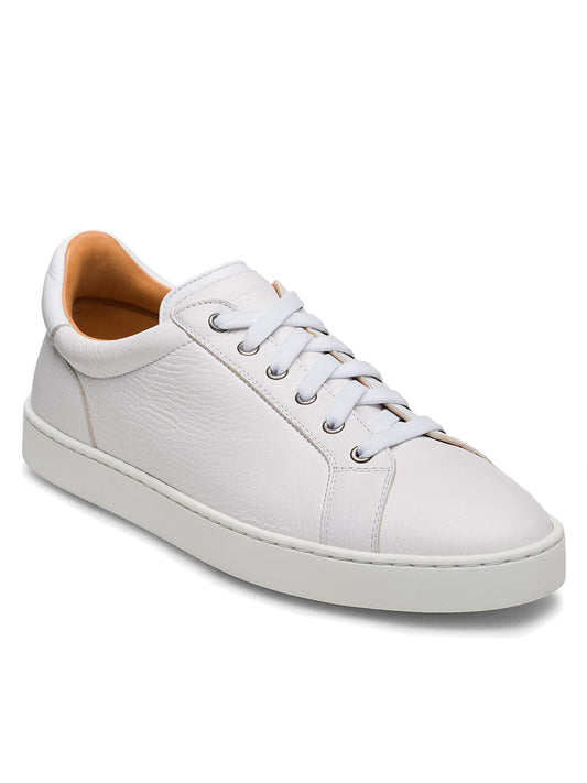 The Magnanni Cote Lo Stretch-Lace in Tumbled White/White is a men’s low-top sneaker with a stretch-lace system, white leather upper, and tan inner lining, displayed at an angle on a plain background.