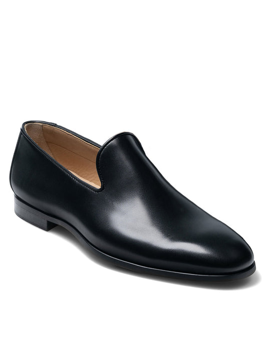 The Magnanni Diaz in Black is a calfskin leather venetian loafer with a low heel and smooth finish, crafted in Spain and displayed on a white background.