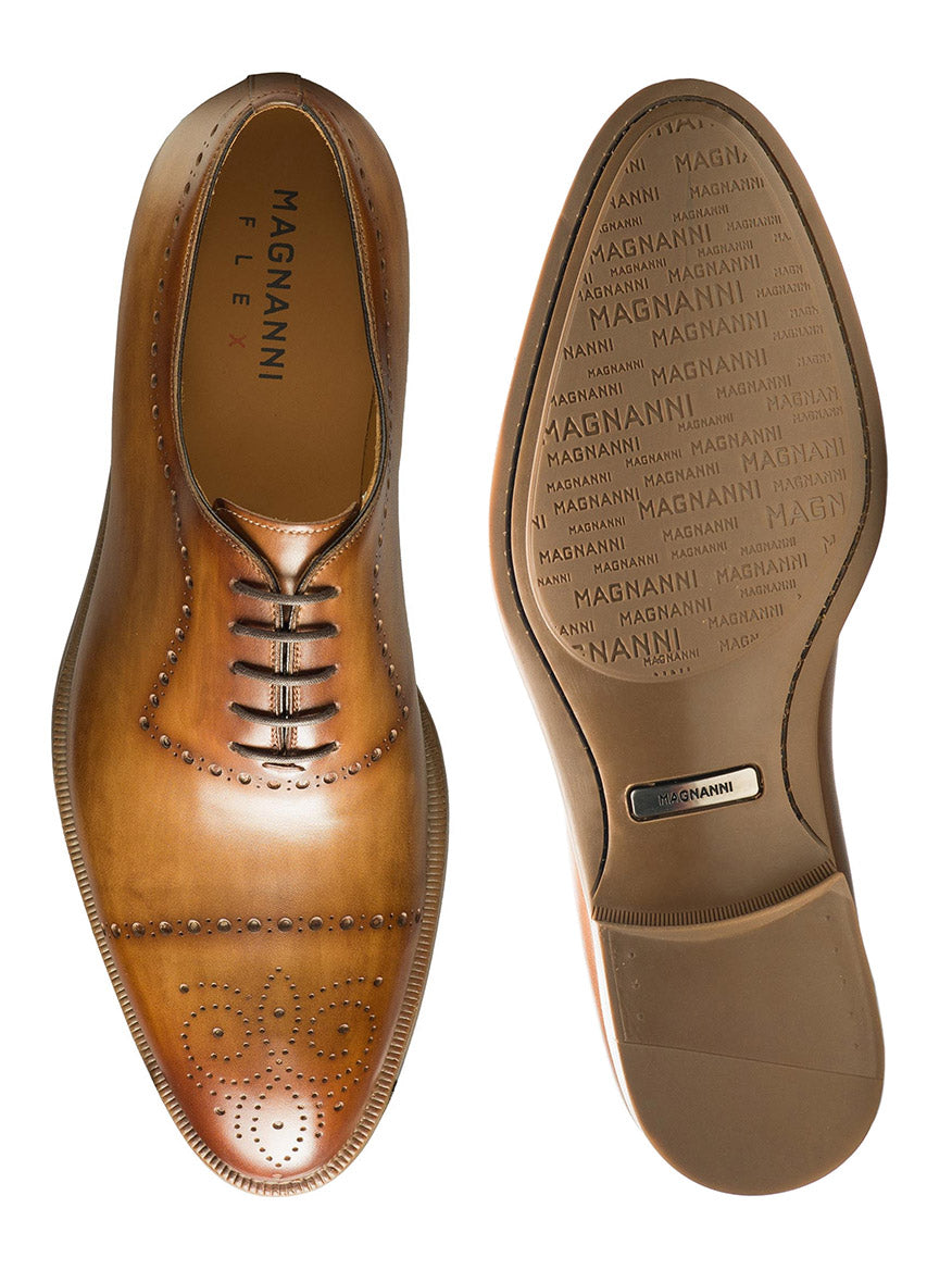 A pair of Magnanni Hadley derby shoes in Taupe with a leather sole made of calfskin leather.