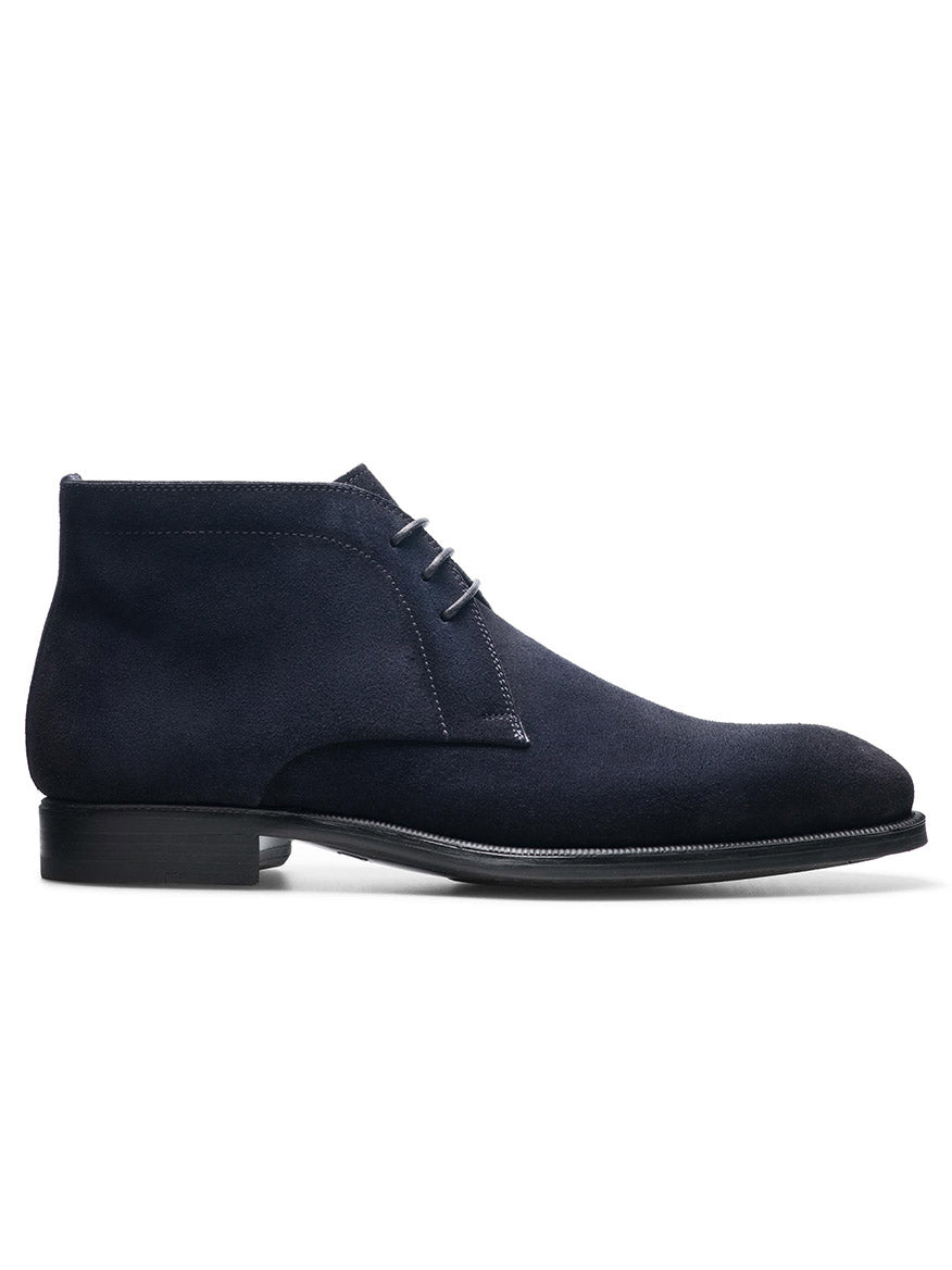 A Magnanni Harvy in Navy Suede chukka boot with padded insole and laces, isolated on a white background.