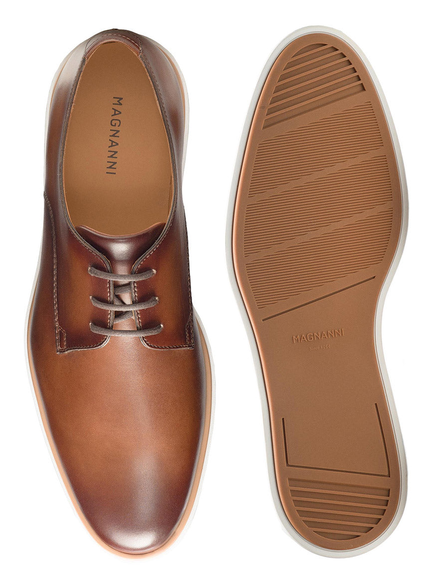 A pair of Magnanni Leone in Tabaco dress derby shoes, showcased on a crisp white background.