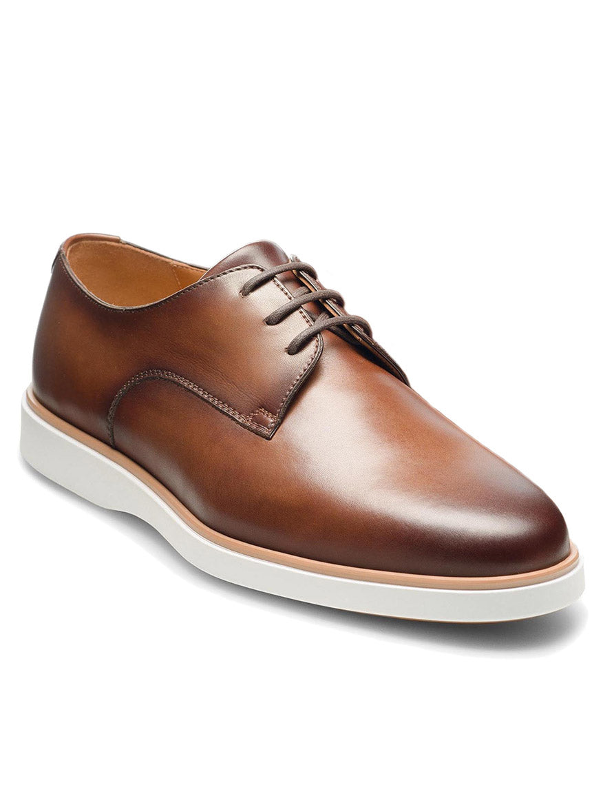 A men's Magnanni Leone in Tabaco dress shoe on a white background.