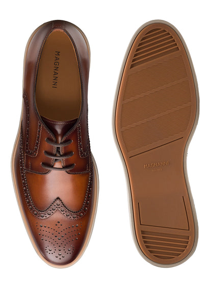 Magnanni Leonel II in Cognac: premium brown leather hybrid wingtip derby dress shoes with brogue detailing, shown top and bottom. Features rubber soles and “Magnanni” branding on the insole and outsole.