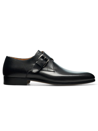 The Magnanni Mansfeld in Black, a formal dress shoe crafted from supple calfskin leather featuring a single monk strap closure, is part of the Linea Flex Collection and is displayed in a side view on a white background.