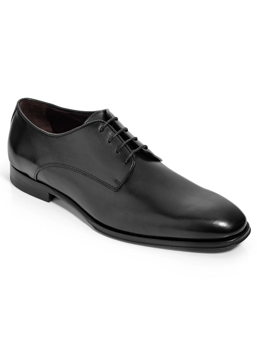 The Blakeley dress shoe from To Boot New York features a single black leather design with closed lace-up detailing and a smooth, polished finish, expertly crafted from luxurious Italian calfskin.