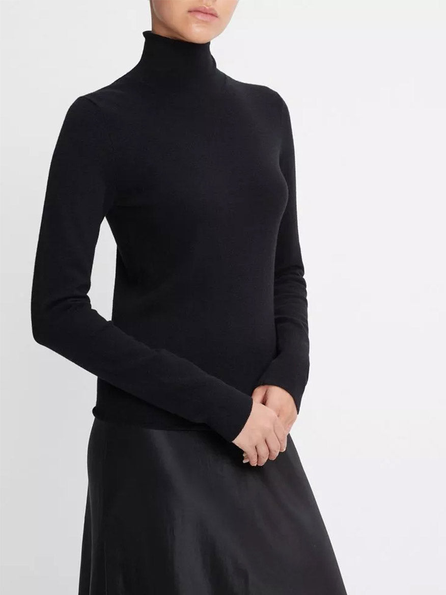 Vince Wool-Blend Slim Turtleneck Sweater in Black