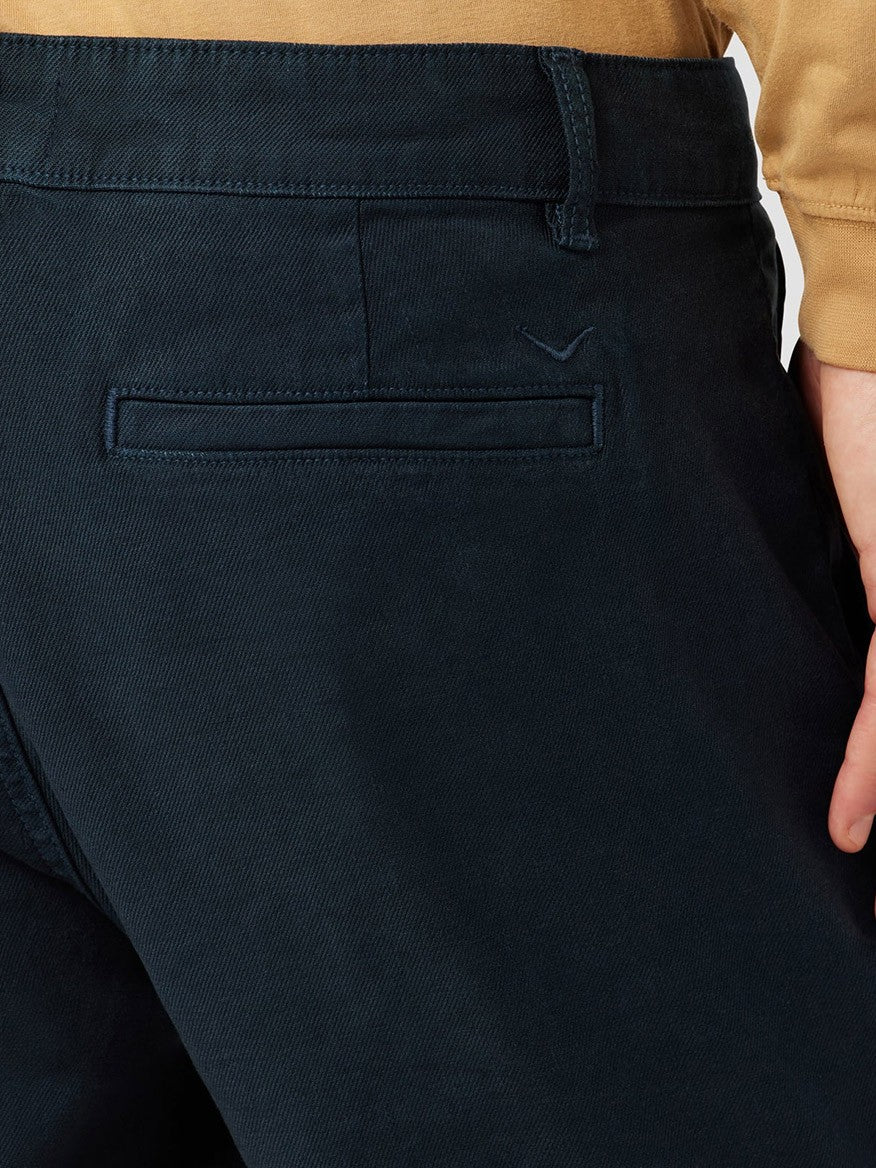 Close-up of a person wearing Hudson Chino Shorts in Night Blue with a back pocket detail.