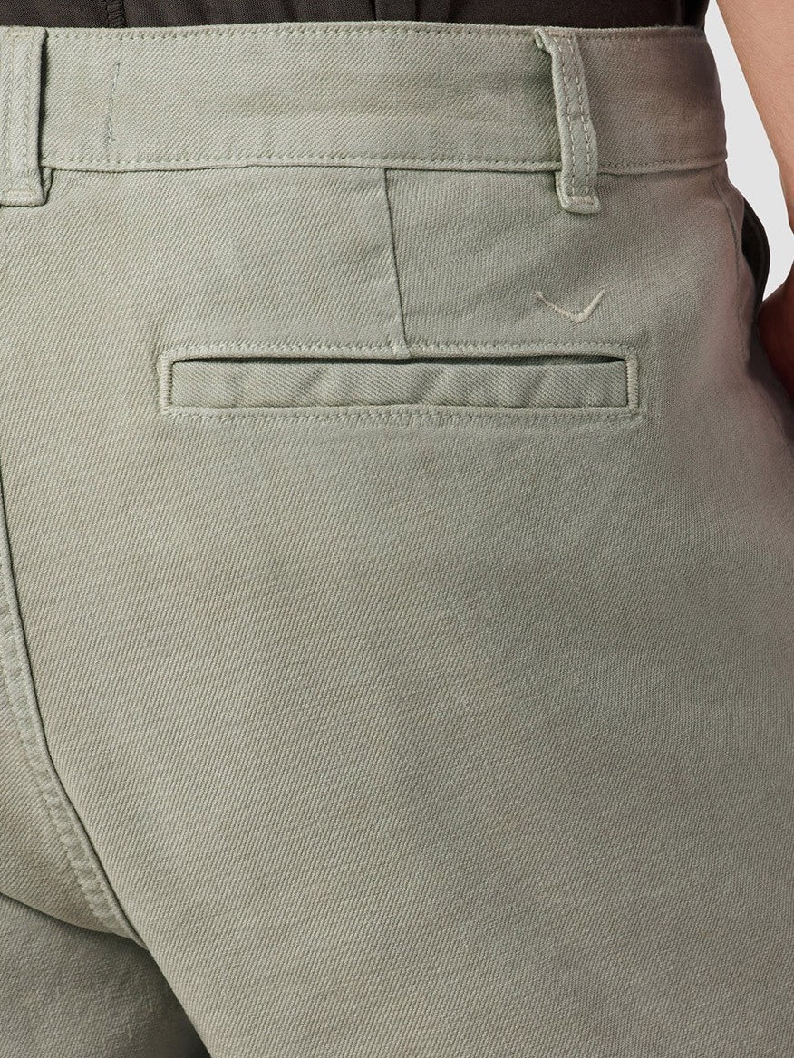 Close-up of a back pocket on a Hudson Chino Short in Shell.
