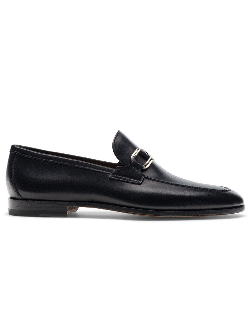 A black loafer with a buckle from the Magnanni Silvano in Black.