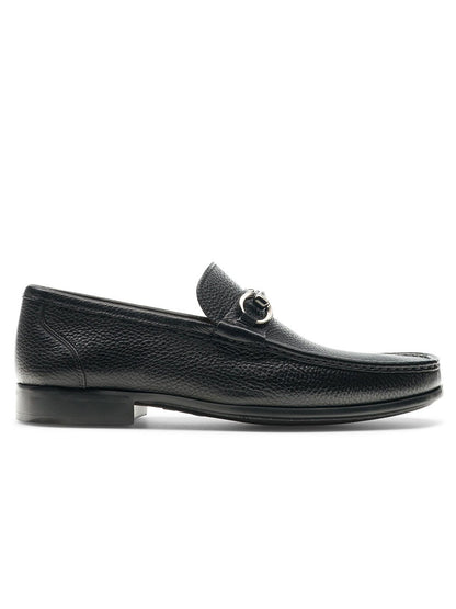 A Magnanni Blas III in Black bit loafer with a metal buckle.