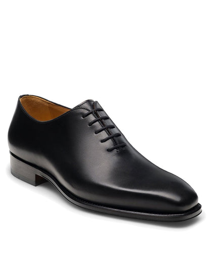 The Magnanni Crucero in Black is a leather whole cut Oxford dress shoe with closed lacing, a rounded toe, low stacked heel, and Bologna construction, shown on a white background.