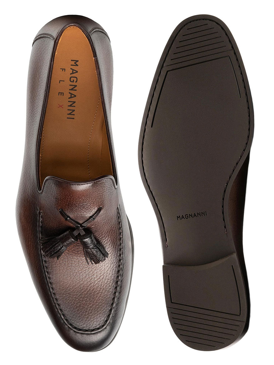 A pair of Magnanni Delrey in Brown calfskin leather tassel loafers, showing both top view and sole.