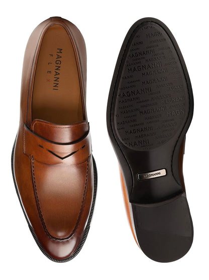 A pair of Magnanni Garner in Tabaco loafers with a black sole.