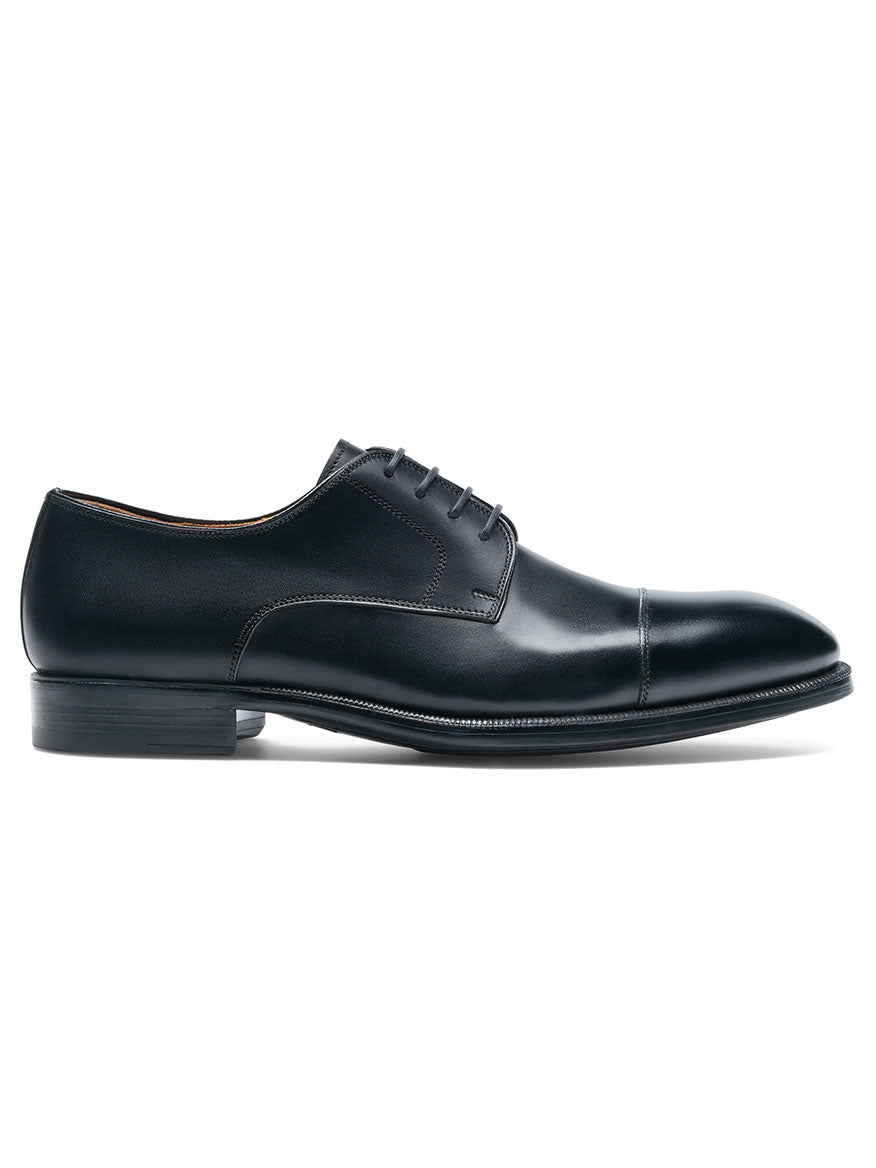 Magnanni Harlan black calfskin leather Oxford shoe on a white background.
