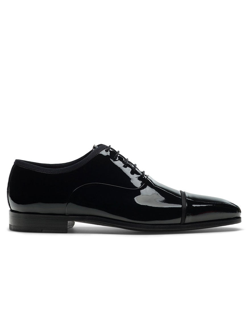 Magnanni Jadiel in Black Patent shoes made of patent leather on a white background.
