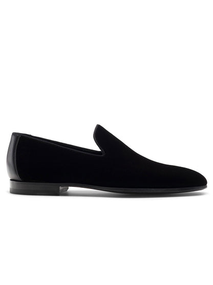 Magnanni Jareth in Black Velvet, perfect for formal occasions, on a white background.
