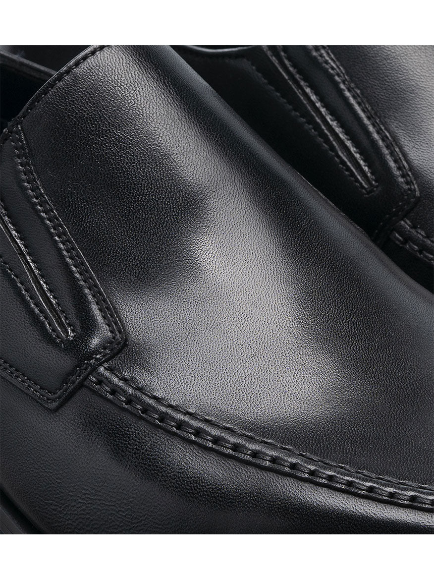 Magnanni Madrid Black slip-on shoes made with black leather and non-slip rubber sole.