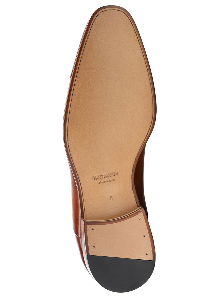 The top view of a Magnanni Segovia in Curri dress shoe featuring Bologna construction.