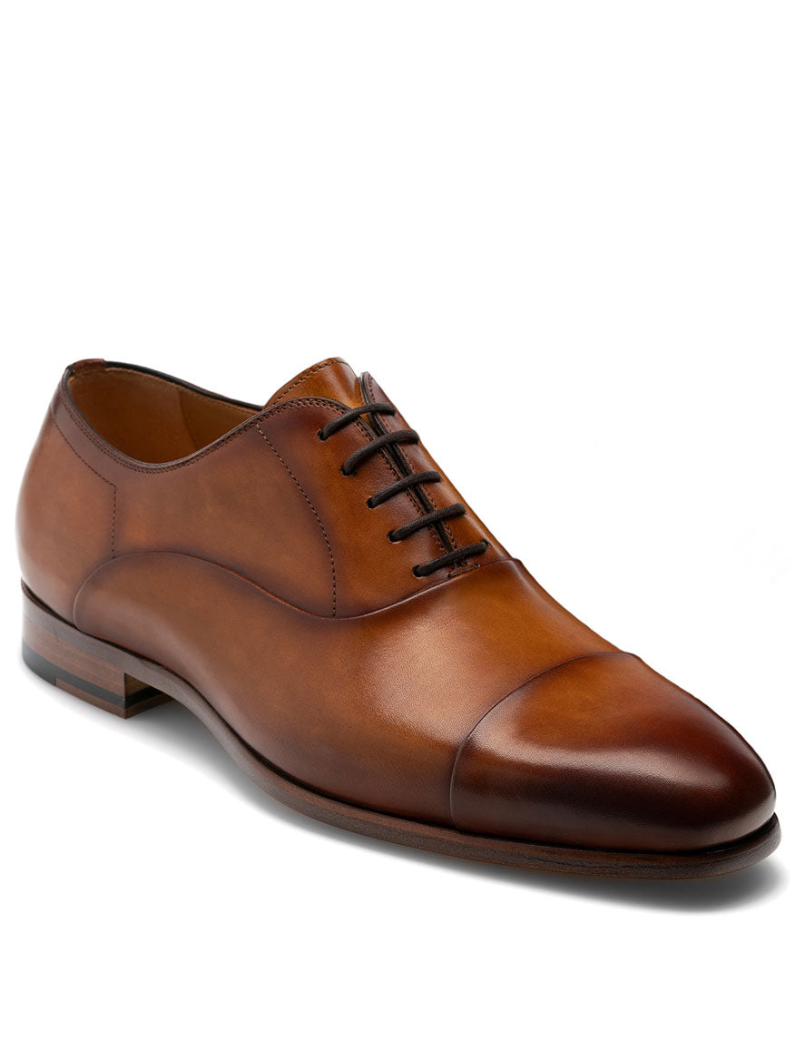 A men's tan derby shoe with Magnanni Segovia in Curri construction on a white background.